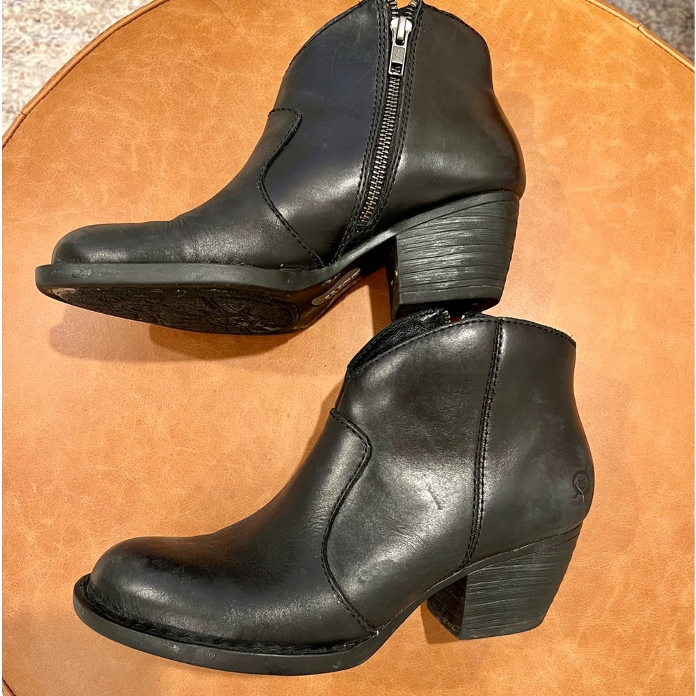 Black boots by Born - Picture 3 of 7